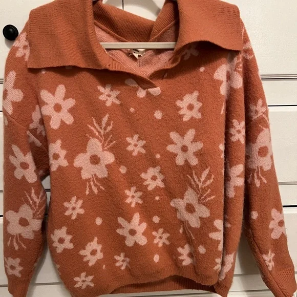 Women’s sweater size large - Picture 2 of 2